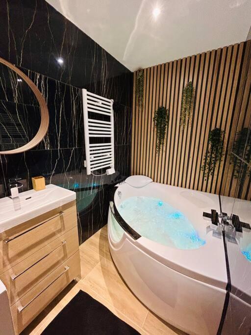 T4 Jolie Vue Avec Jaccuzzi Apartment Vitrolles  Ngoại thất bức ảnh