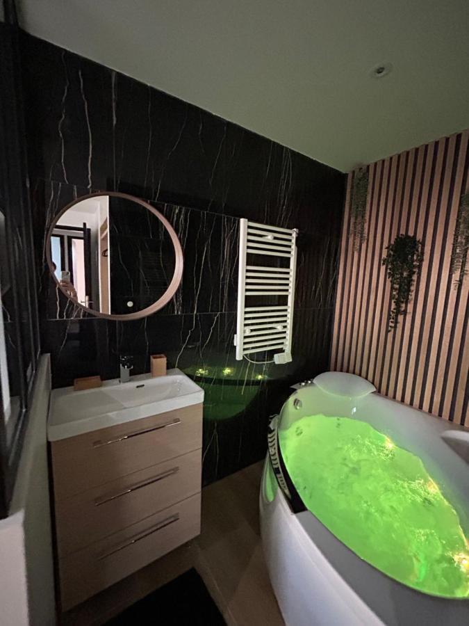 T4 Jolie Vue Avec Jaccuzzi Apartment Vitrolles  Ngoại thất bức ảnh