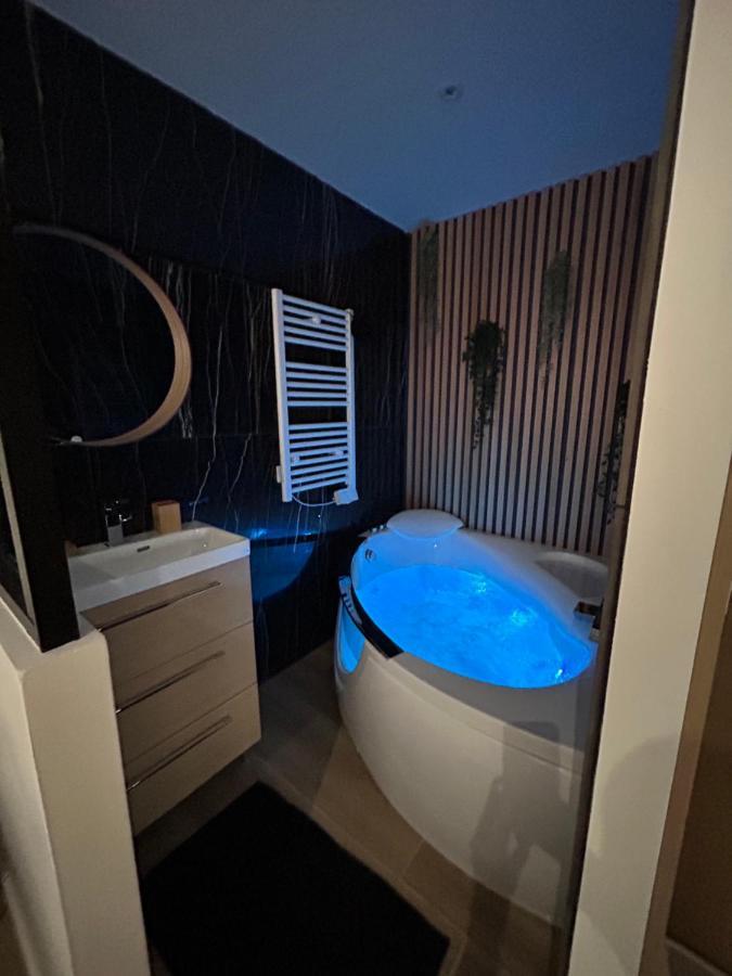 T4 Jolie Vue Avec Jaccuzzi Apartment Vitrolles  Ngoại thất bức ảnh