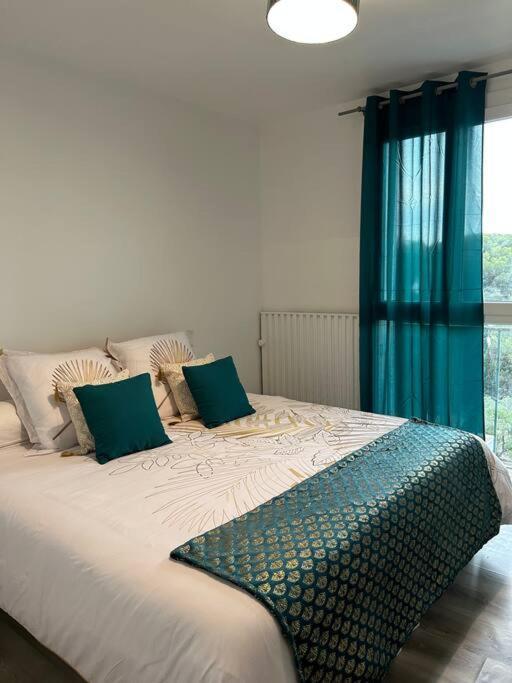 T4 Jolie Vue Avec Jaccuzzi Apartment Vitrolles  Ngoại thất bức ảnh
