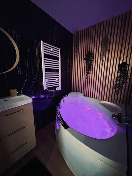 T4 Jolie Vue Avec Jaccuzzi Apartment Vitrolles  Ngoại thất bức ảnh