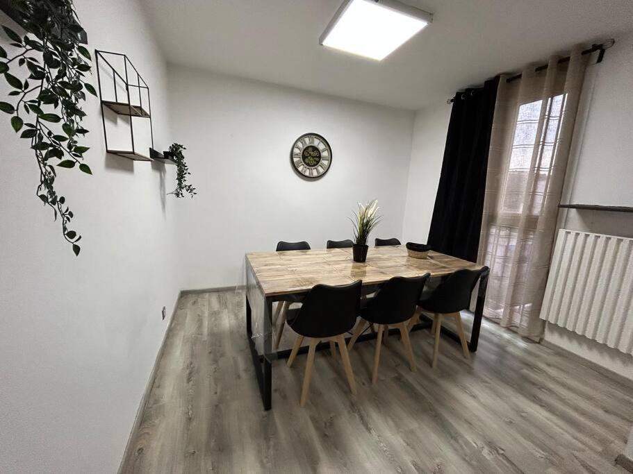 T4 Jolie Vue Avec Jaccuzzi Apartment Vitrolles  Ngoại thất bức ảnh