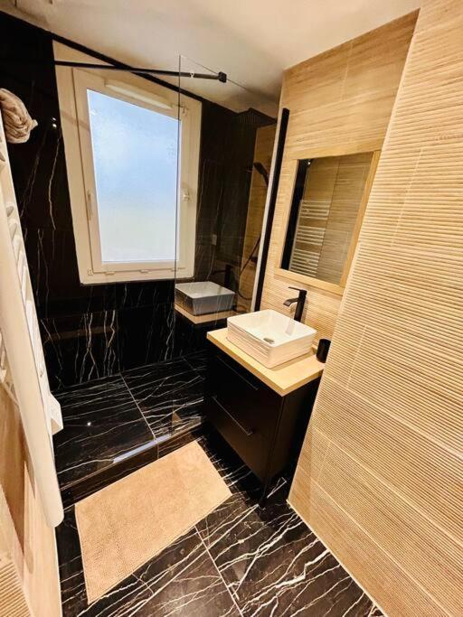 T4 Jolie Vue Avec Jaccuzzi Apartment Vitrolles  Ngoại thất bức ảnh
