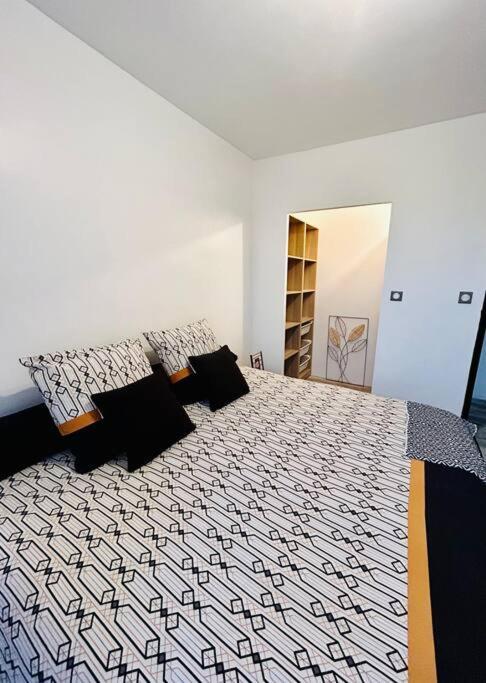 T4 Jolie Vue Avec Jaccuzzi Apartment Vitrolles  Ngoại thất bức ảnh